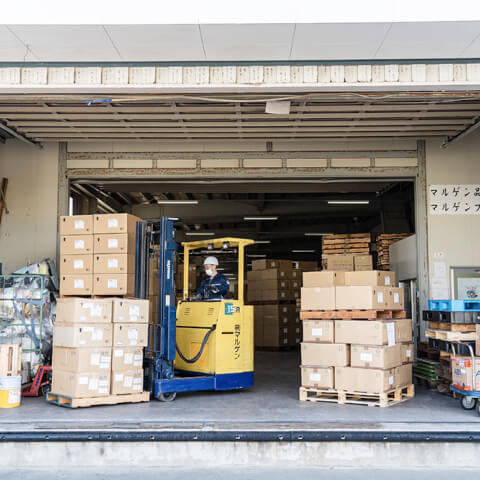 入荷倉庫口
